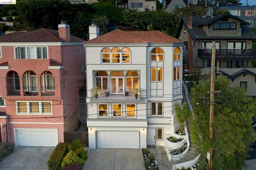 210 Scenic Ave., Piedmont, CA, 94611 | Card Image