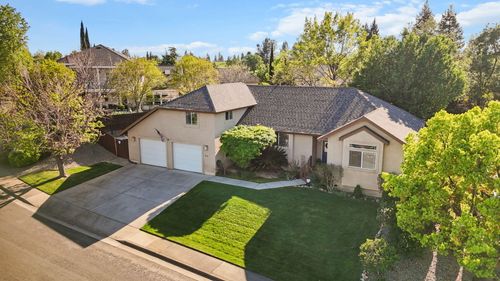 672 Reddington Dr, Redding, CA, 96003-5209 | Card Image