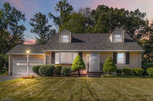 25 Salem Dr N, Whippany, NJ, 07981-1915 | Card Image