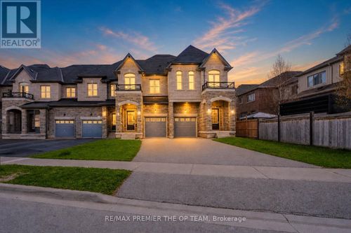 49 Walter Proctor Rd, East Gwillimbury, ON, L9N0P1 | Card Image