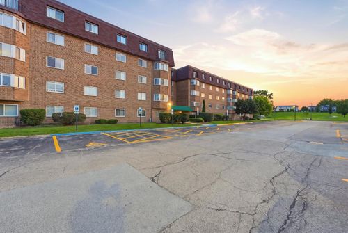 522-300 Roselle Rd, Schaumburg, IL, 60193-1625 | Card Image