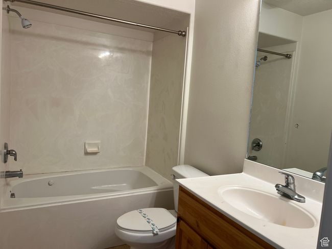 Bathroom with vanity and shower / washtub combination | Image 4