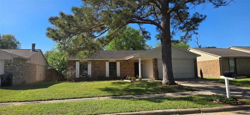 24327 Broken Bow Ln, Hockley, TX, 77447-9250 | Card Image