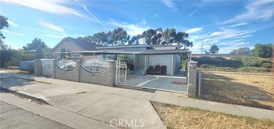 E 118th Street, House other with 2 bedrooms, 1 bathrooms and 1 parking in Los Angeles CA | Image 2