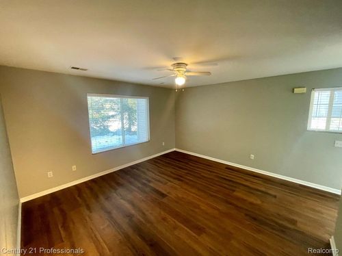 13-5046 Clintonville Pines Dr, Clarkston, MI, 48346-4170 | Card Image