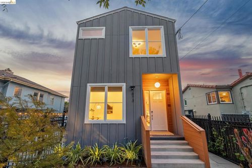 673 45th St, Oakland, CA, 94609-1854 | Card Image