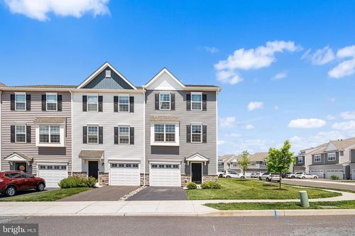 421 Ridgewood Dr, ROYERSFORD, PA, 19468-2894 | Card Image