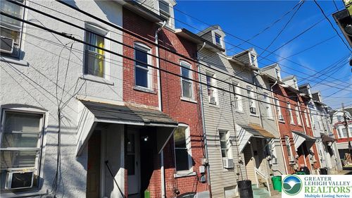 844 Elliger St, Allentown, PA, 18102-1811 | Card Image