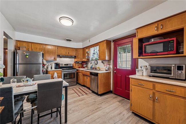 185 Center St, House other with 3 bedrooms, 2 bathrooms and 2 parking in Springdale PA | Image 16