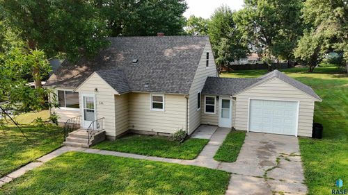 1016 3rd St, Garretson, SD, 57030-2063 | Card Image