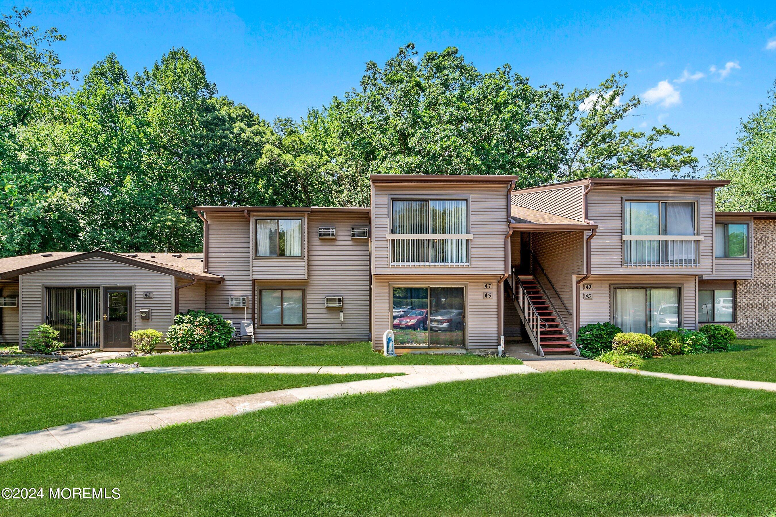 Lexington Ct, Red Bank, NJ 07701