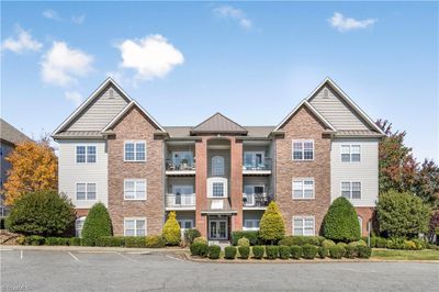 301 - 6801 Hanesbrook Circle, House other with 2 bedrooms, 2 bathrooms and null parking in Clemmons NC | Image 1