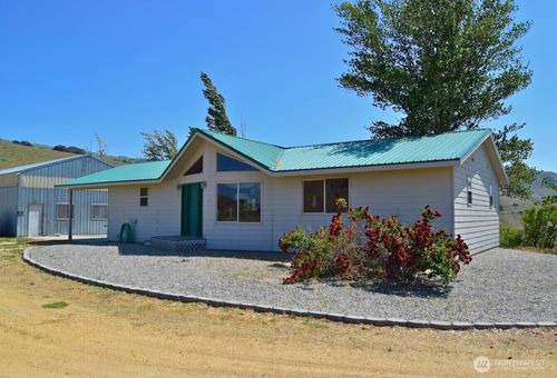 678 Road 20 Nw, Waterville, WA, 98858-9766 | Card Image