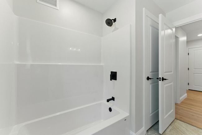 18 - 18 Nicols Way, Condo with 2 bedrooms, 2 bathrooms and 2 parking in Easthampton MA | Image 29