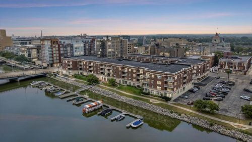 203b-118 S Washington Street, GREEN BAY, WI, 54301 | Card Image