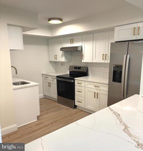 211-115 E Kings Hwy, MAPLE SHADE, NJ, 08052-3454 | Card Image