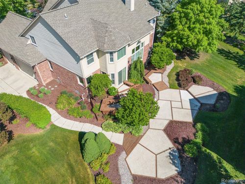 24084 Westmont Dr, Novi, MI, 48374-3659 | Card Image