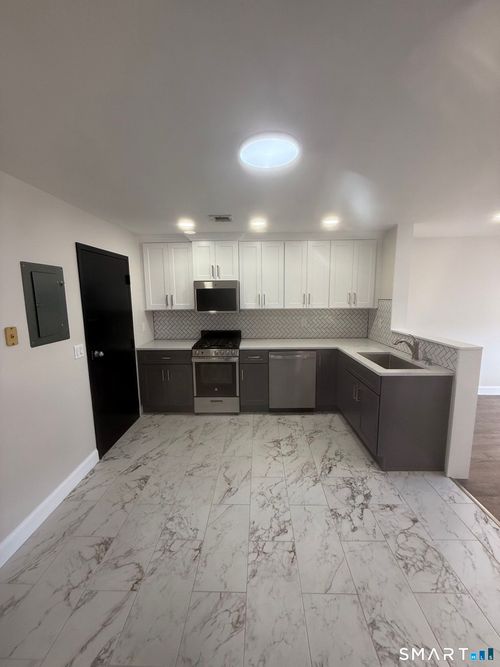 b-8 Broad St, Milford, CT, 06460-3350 | Card Image