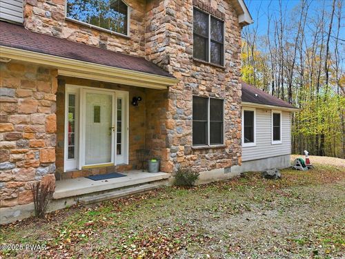 135 Split Rock Rd, Newfoundland, PA, 18445-2142 | Card Image