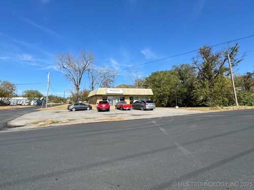 201 1st St, Tahlequah, OK, 74464-4801 | Card Image