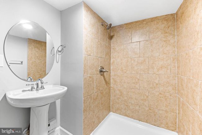 APT-3RD - 319 S Augusta Ave, Condo with 3 bedrooms, 1 bathrooms and null parking in BALTIMORE MD | Image 8
