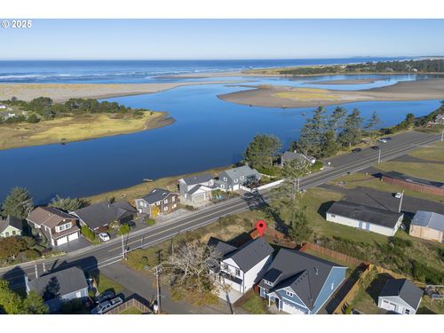 790 17th Ave, Seaside, OR, 97138-7208 | Card Image