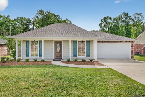 35032 Napoleon Dr, Denham Springs, LA, 70706-2704 | Card Image