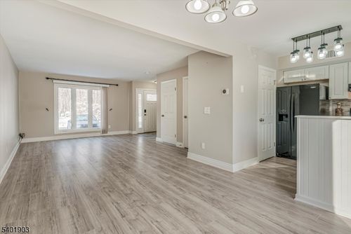 223 Cherokee Rd, Lafayette, NJ, 07848-4027 | Card Image