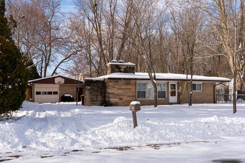 1736 Stockman Rd, Mt Pleasant, MI, 48858-4219 | Card Image