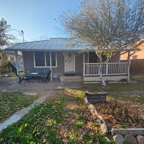 1008 Fiesta St, Austin, TX, 78702-3619 | Card Image