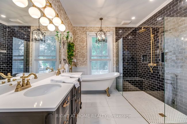118 Main St S, House other with 5 bedrooms, 4 bathrooms and 10 parking in Brampton ON | Image 30