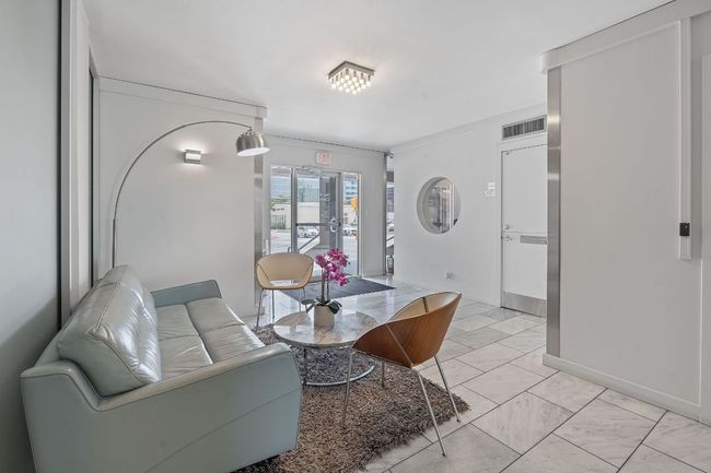 Lobby/entry area | Image 27