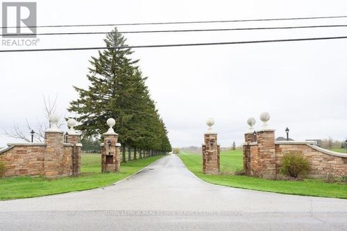 97 5th Corners E, Hamilton, ON, L8B1K4 | Card Image