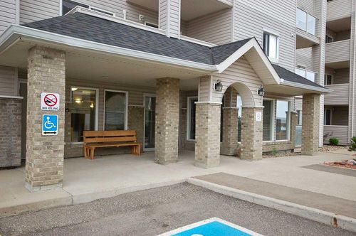 107-1616 Saamis Drive Nw, Medicine Hat, AB, T1C4X2 | Card Image