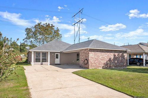953 Meadow Glen Ave, Zachary, LA, 70791-8132 | Card Image