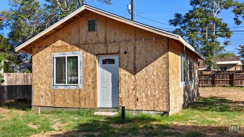 118 Hughes Ave, Bakersfield, CA, 93308-3543 | Card Image