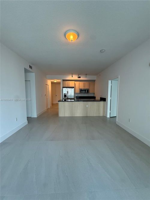 2717-n-1111 Sw 1st Ave, Miami, FL, 33130-5401 | Card Image