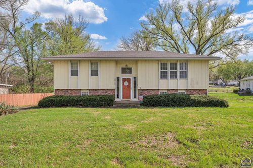 2615 Ne 37th St, Topeka, KS, 66617-3726 | Card Image