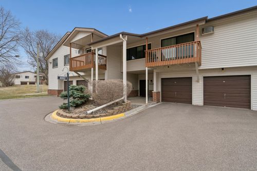 apt-102-4002 Foss Rd, Saint Anthony, MN, 55421-4542 | Card Image