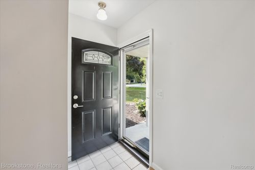 6040 Cramlane Dr, Clarkston, MI, 48346-2400 | Card Image