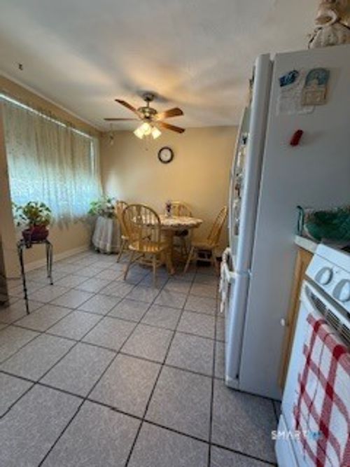 unit-6-364 Main St, East Haven, CT, 06512-2806 | Card Image