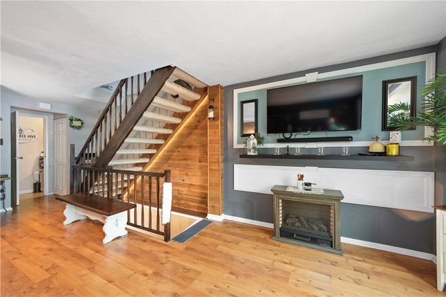 301 Holland Ct, Townhouse with 2 bedrooms, 2 bathrooms and 1 parking in Coraopolis PA | Image 6
