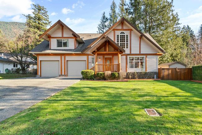 857 Myng Crescent, House other with 3 bedrooms, 2 bathrooms and null parking in Harrison Hot Springs BC | Image 2