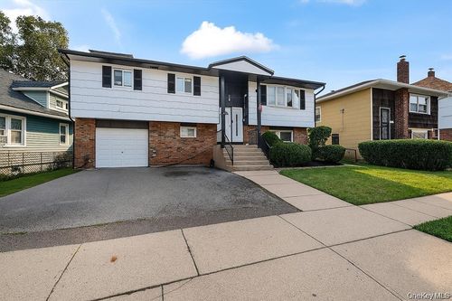 22 Hudson Pl, Hempstead, NY, 11550-6214 | Card Image