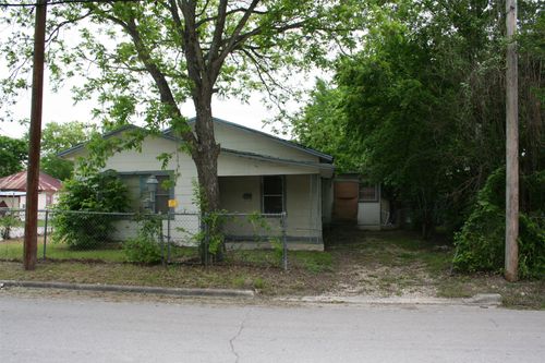 712 Neches St, Lockhart, TX, 78644-3118 | Card Image