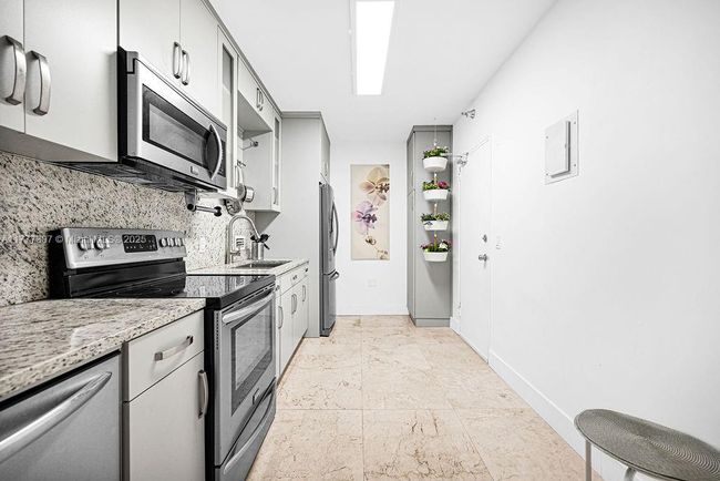 APT-1003 - 10185 Collins Ave, Condo with 1 bedrooms, 1 bathrooms and null parking in Bal Harbour FL | Image 26