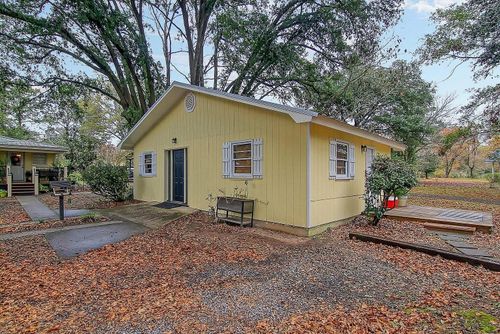 2001 Central Ave, Summerville, SC, 29483-9236 | Card Image
