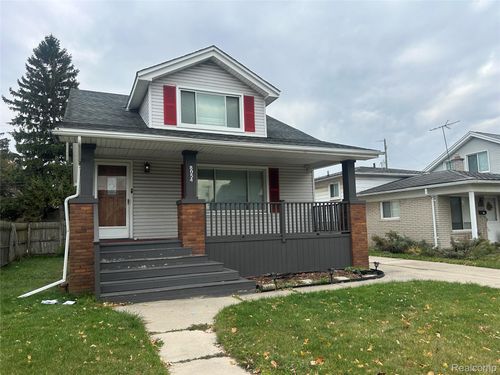 8054 Potomac, Center Line, MI, 48015-1629 | Card Image