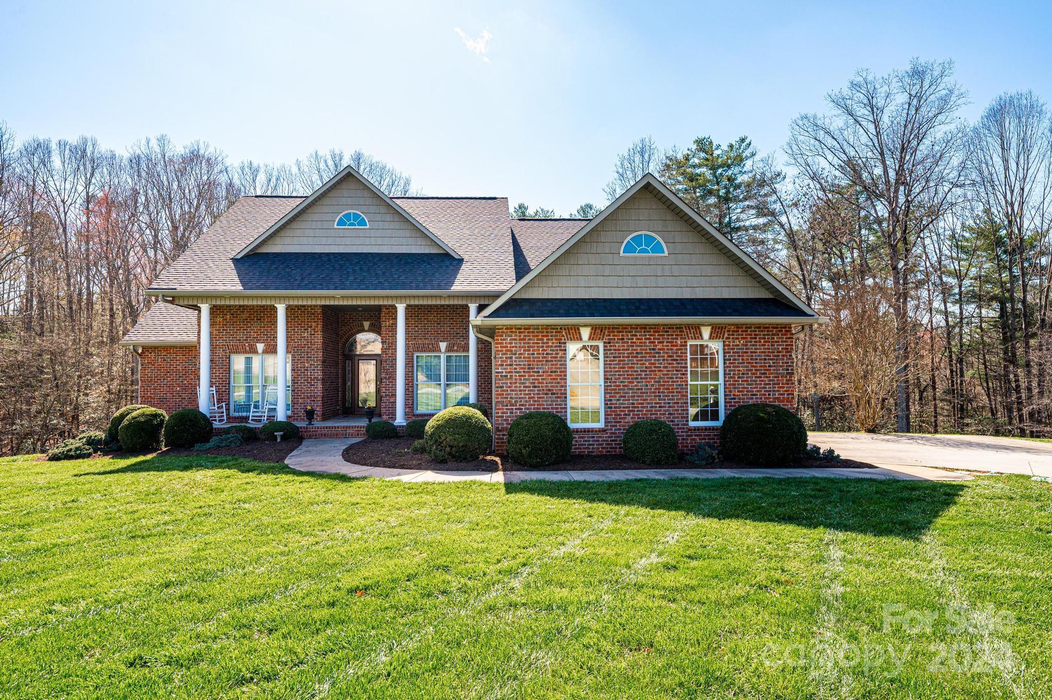 Windsor Dr, Taylorsville, NC 28681