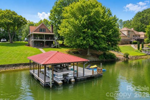 6203 Vandresser Pt, Hickory, NC, 28601-7049 | Card Image